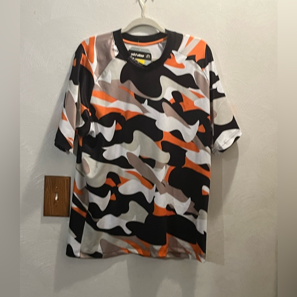 NWT Ski-Doo (BRP) Men’s ski-doo Freestyle Short Sleeve Top. Size Medium. Camo.